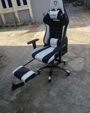 Furgle Game Chair B/W