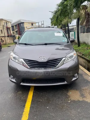 Toyota Sienna LE FWD 8-Passenger 2013 Gray