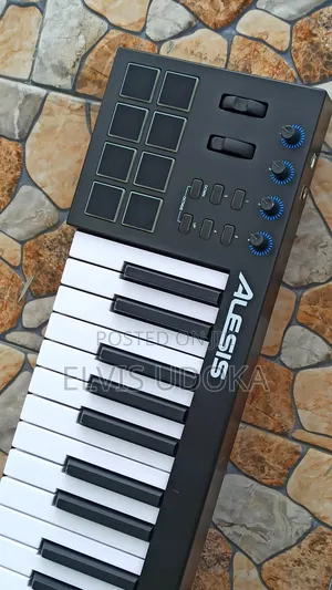Alesis V61 Midi Usb Keyboard/Controller