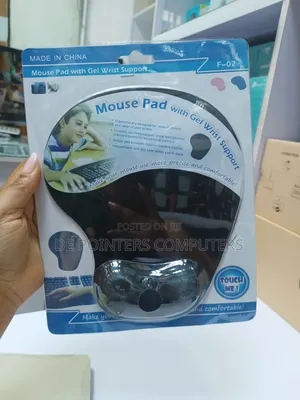 Mouse Pad With Gel Wrist Support