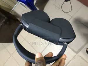 Max Black First Gen Apple Airpodmax( Used)