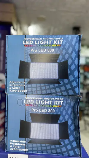 Pro Led 800 Light Kit + Tripod Stand + Batteries.