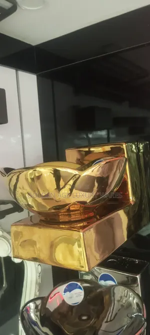 Gold Suspended Basin