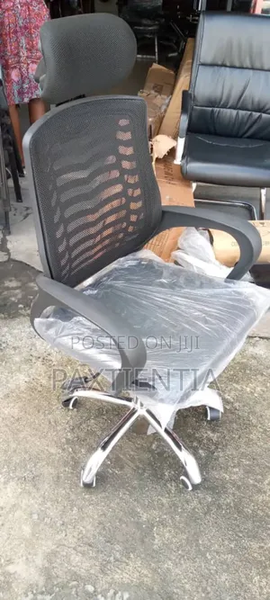 Executive Swivel Office Chair With Headrest