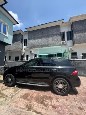 Mercedes-Benz M Class ML550 4MATIC 4dr SUV AWD (4.7L 8cyl Turbo 7A)