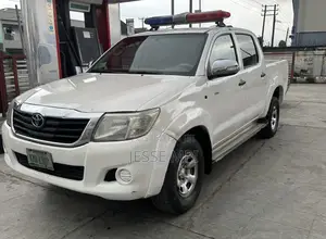 Tinted Siren 2011 Toyota Hilux for Lease