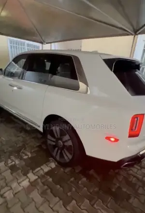 Rolls-Royce Cullinan Base 2019 White