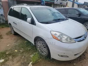 Toyota Sienna 2010 White