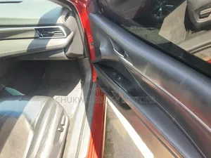 Toyota Camry XSE FWD (2.5L 4cyl 8AM) 2018 Red