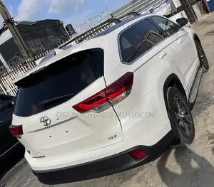 Toyota Highlander XLE V6 4x2 (3.5L 6cyl 6A) 2016 White