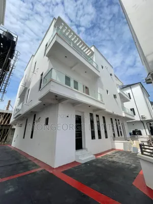 5bdrm Duplex in Chevron for sale