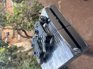 Clean Black Playstation 4