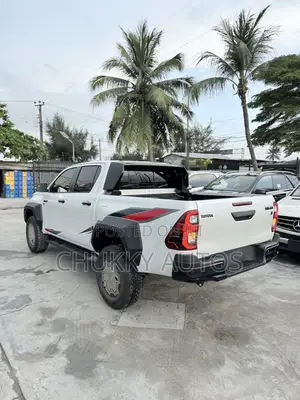 New Toyota Hilux 2025 White