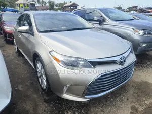 Toyota Avalon Limited Sedan FWD (3.5L 6cyl 6A) 2013 Gold