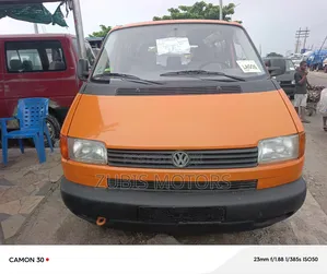 Volkswagen Transporter 2005 Yellow