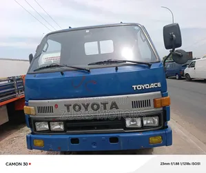 Toyota Dyna 150 6 Tire
Pickup