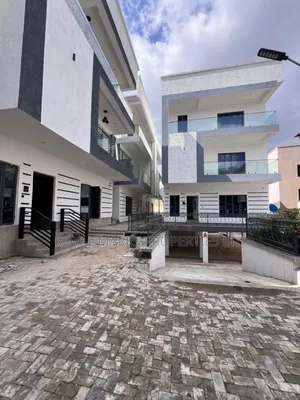 5bdrm Duplex in Utako for sale