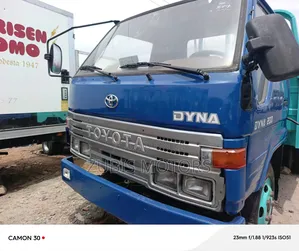 Toyota Dyna 200 6 Tire Pickup