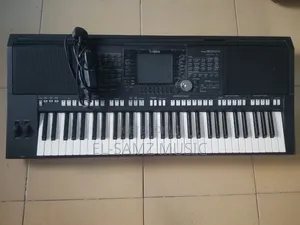 Yamaha S950 Workstation. Bag, Keyboard Cover and Original Adapter