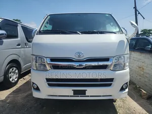 Toyota HiAce 2012 Red