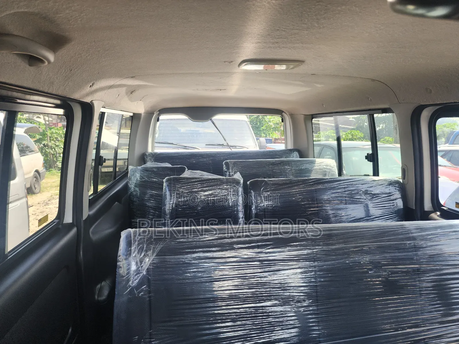 Toyota HiAce 2012 Red