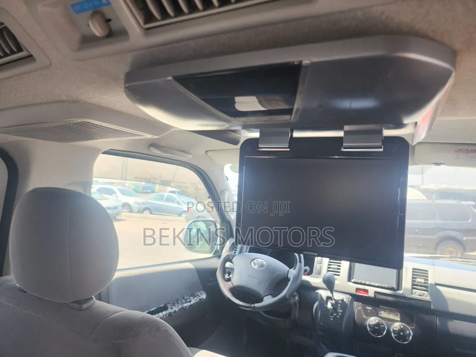 Toyota HiAce 2012 Red