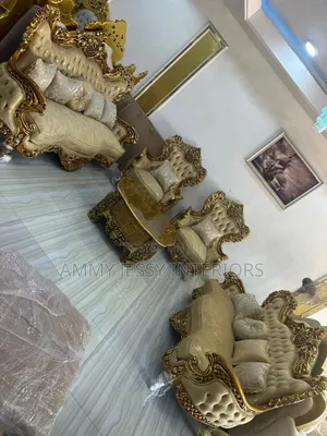 Model Standard Royal Chair and Table