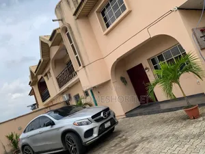 Luxury 4 Bedroom Duplex With Table Socker