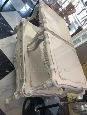 Brand New Royal Center Table Set