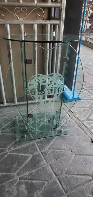 Love Word Glass Pulpit Setting