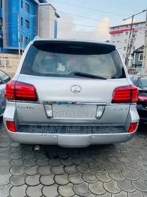 Lexus LX 570 2011 Silver
