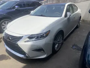 Lexus ES 350 FWD 2016 White