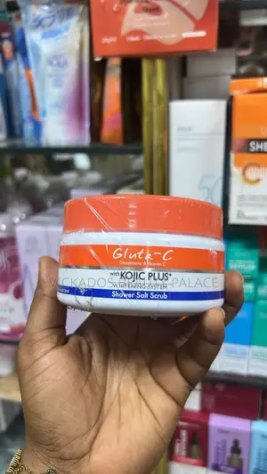 Gluta C Kojic Plus Shower Salt Scrub