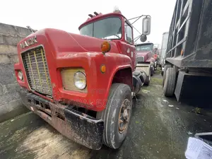 Mack R Model Single Axle Truck Tractor 1989 Red