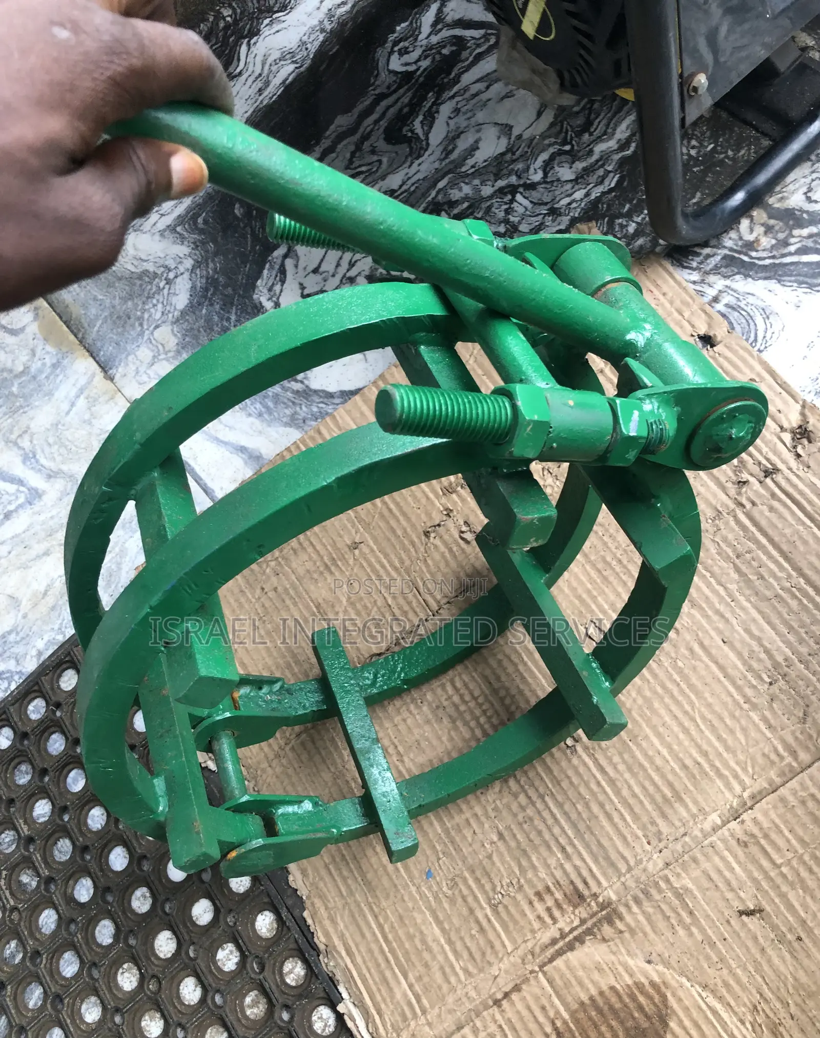 External Pipe Clamp 16”