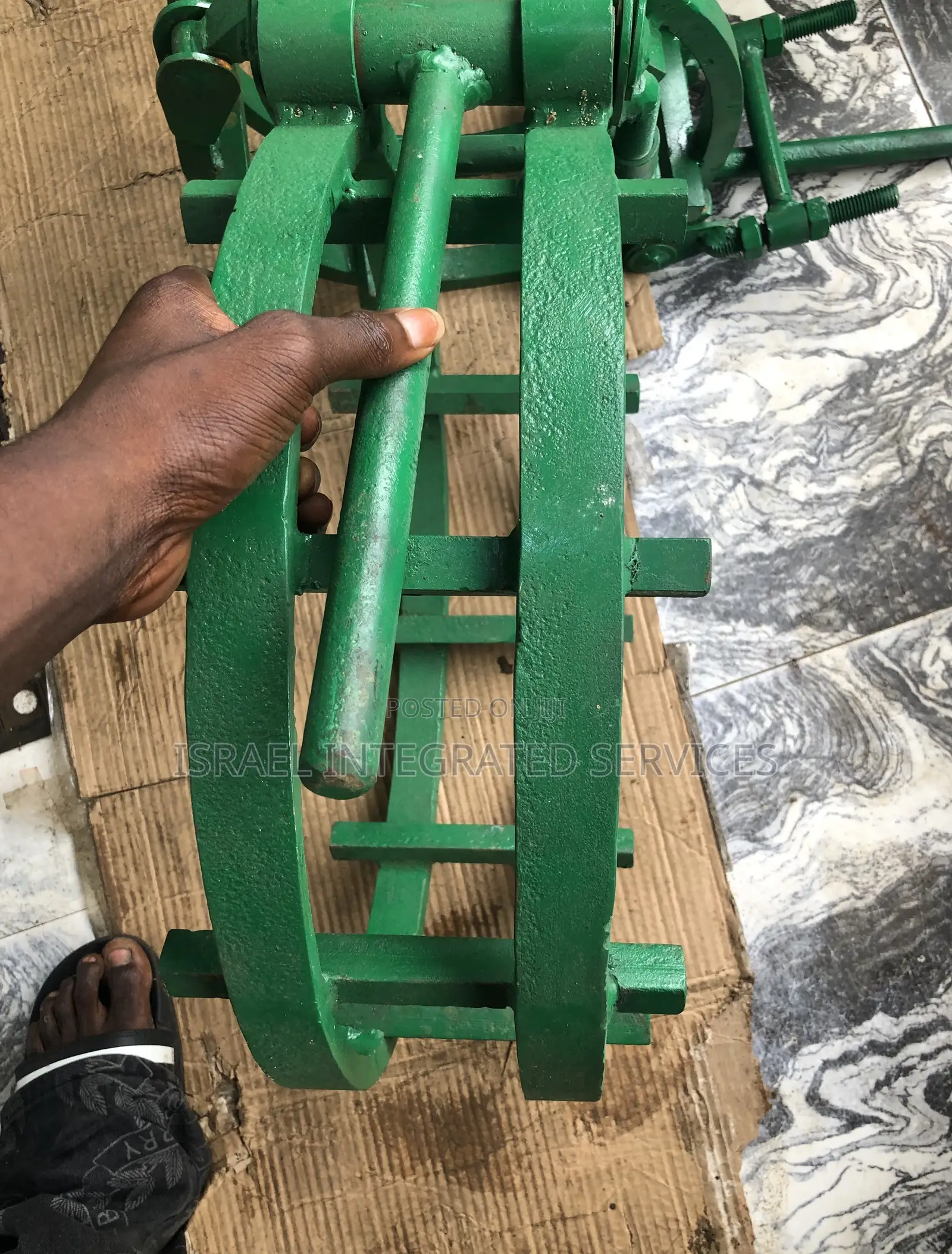 External Pipe Clamp 16”