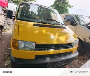 Volkswagen Transporter 2005 Yellow