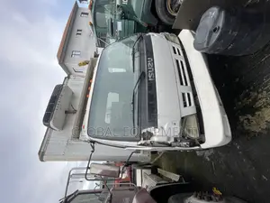 Isuzu Van.