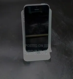 Apple iPhone SE 16 GB Silver