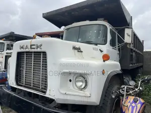 Mack R-Model Truck Dump