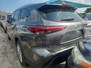 Toyota Highlander 2022 Gray