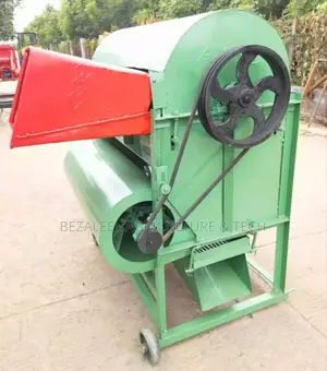 Groundnut/Peanut Picker Harvesting Machine
