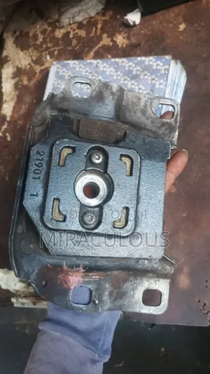 Ford Escape 2013
Engine Seat