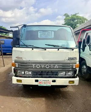 Toyota Dyna 200 First Body Tokunbo Standard