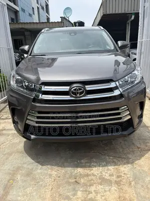 Toyota Highlander XLE 4x2 V6 (3.5L 6cyl 8A) 2018 Gray