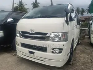 Toyota HiAce 2010 White