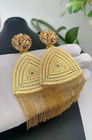 Luxurious Et Classy Ladies Earrings 
