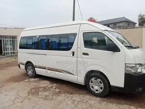 Executive Seater Hummer Bus for Hire