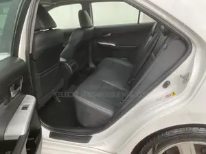 Toyota Camry SE 4dr Sedan (2.5L 4cyl 6A) 2013 White