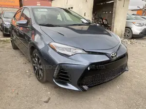 Toyota Corolla SE 4dr Sedan (1.8L 4cyl Manual) 2017 Gray